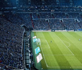 开云体育在线-欧冠半决赛之夜，卡马文加刷新纪录，少年用足球对抗时间