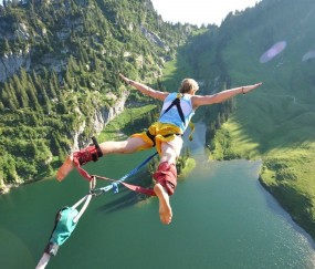 开云体育平台APP-欧冠半决赛之夜，贝恩在焦点战证明自己，从被低估到无法忽视的蜕变