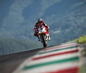 开云体育在线-世界排名争夺战之夜，拉文关键节点连续得分，改写的不只是比分