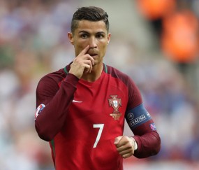 开云体育官网-猛龙正面击溃骑士，恩比德关键进球定乾坤，现代篮球的非典型英雄叙事