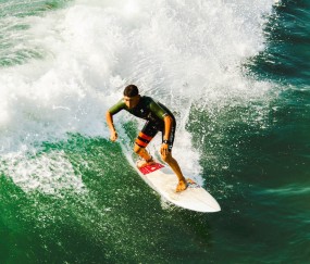 开云体育中国-锡安连续得分拉开差距，勇士爆冷雷霆，当旧神退位，新王如何加冕？