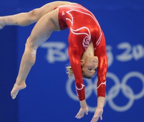 开云体育在线-布克稳定输出不掉线，黄蜂蛰伏后终击溃76人