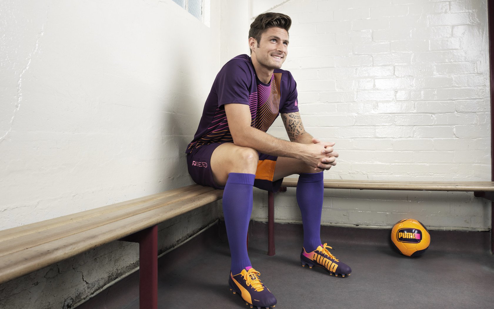 英超争冠焦点战,北京队全面压制上海队,战术革命颠覆中超格局